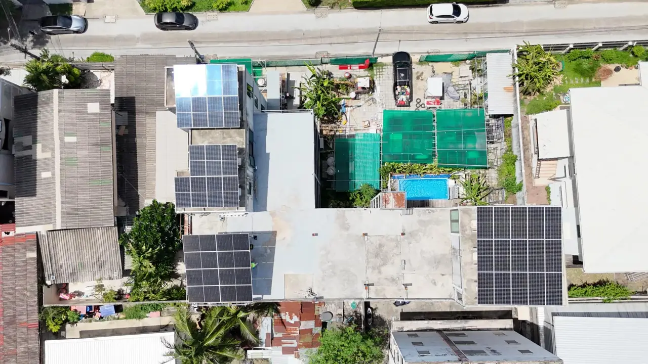 บ้านพักอาศัย โซลาร์ 27.55 kWp + แบตเตอรี่ 14 kWh (ปรับปรุงระบบเดิม)
